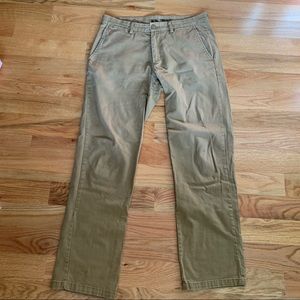 Old Navy straight leg khakis. Size 32x34
